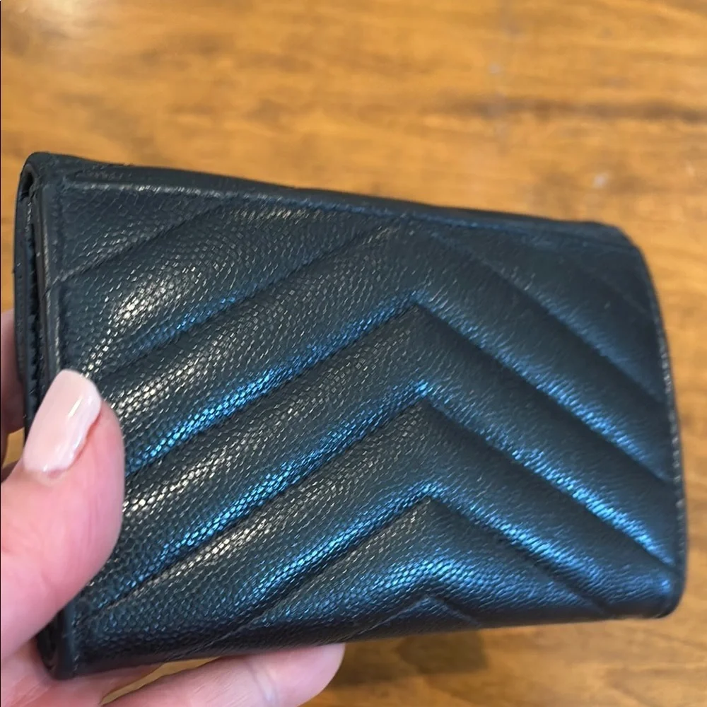 Authentic Yves Saint Laurent Black Leather Women's Compact Wallet - Picture 6 of 8